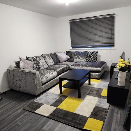 1 Bedroom Service Apartment With Netflix เวสต์เทอร์ร็อค ภายนอก รูปภาพ