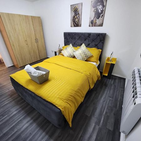 1 Bedroom Service Apartment With Netflix เวสต์เทอร์ร็อค ภายนอก รูปภาพ