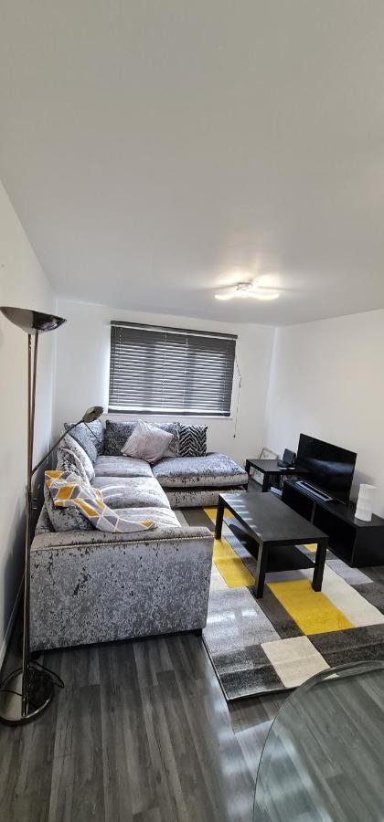 1 Bedroom Service Apartment With Netflix เวสต์เทอร์ร็อค ภายนอก รูปภาพ