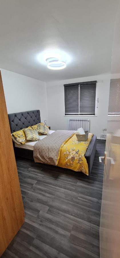 1 Bedroom Service Apartment With Netflix เวสต์เทอร์ร็อค ภายนอก รูปภาพ