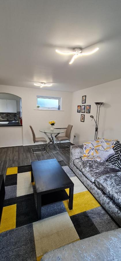 1 Bedroom Service Apartment With Netflix เวสต์เทอร์ร็อค ภายนอก รูปภาพ