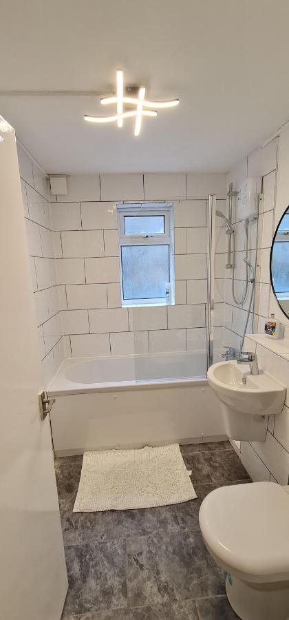 1 Bedroom Service Apartment With Netflix เวสต์เทอร์ร็อค ภายนอก รูปภาพ