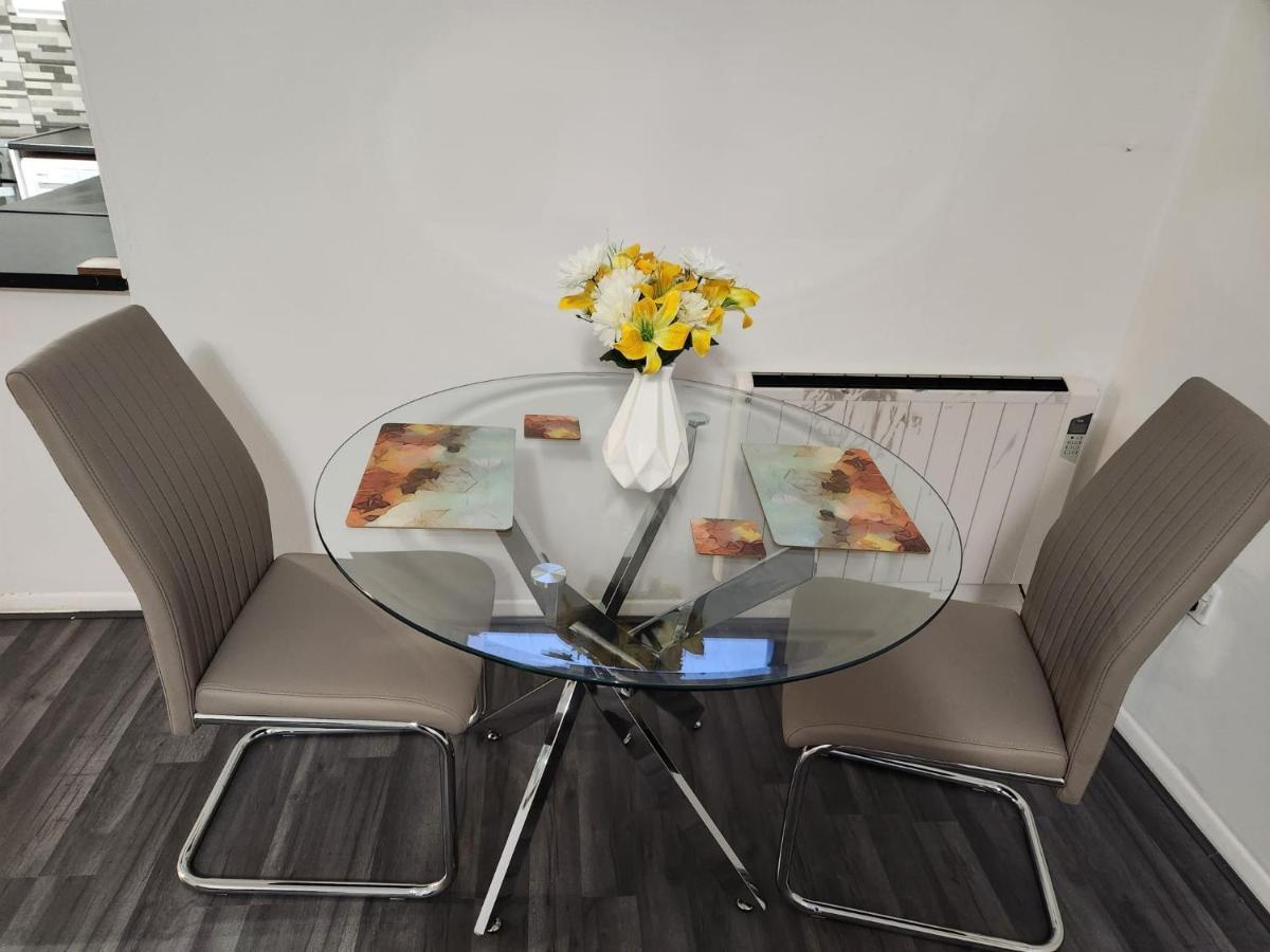 1 Bedroom Service Apartment With Netflix เวสต์เทอร์ร็อค ภายนอก รูปภาพ