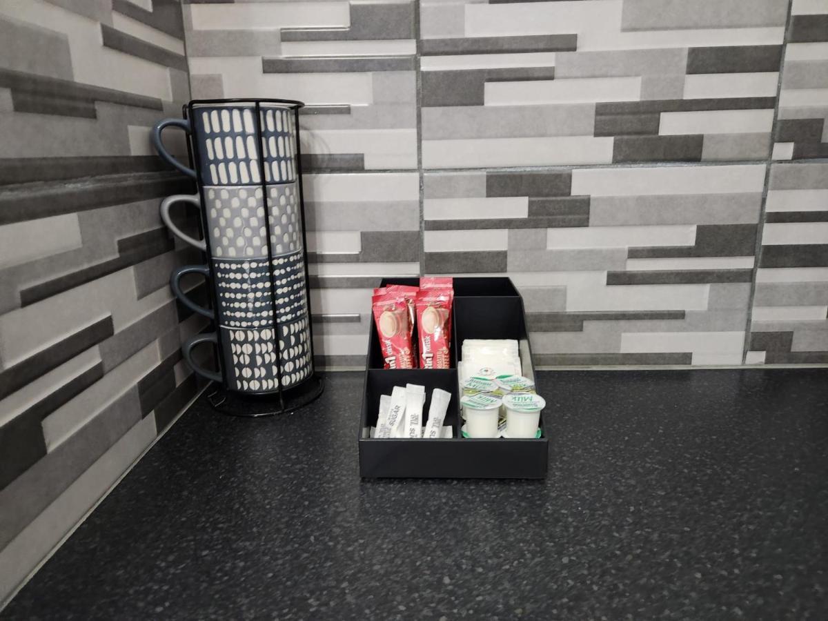 1 Bedroom Service Apartment With Netflix เวสต์เทอร์ร็อค ภายนอก รูปภาพ