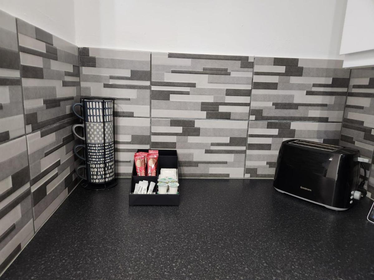 1 Bedroom Service Apartment With Netflix เวสต์เทอร์ร็อค ภายนอก รูปภาพ